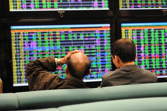 Thanh khoản thấp tiếp tục là lo ngại ở thời điểm này. Một bộ phận bên bán mất kiên nhẫn, không loại trừ áp lực phải giải chấp, càng tạo lợi thế cho bên mua – bên này vốn không vội vàng dù ít nhiều có hoạt động bắt đáy - Ảnh: Quang Liên.