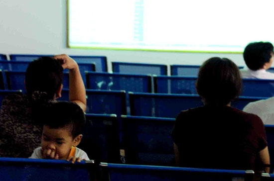 Thanh khoản vẫn duy trì ở mức thấp và thị trường chưa có những tín hiệu nội tại rõ rệt, hay về mặt thông tin tác động đủ mạnh để có thể xác định xu hướng - Ảnh: Quang Liên.