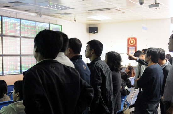 Cùng với một số blue-chips khác, VCB, CTG, BVH đã lên tiếng đúng lúc để nâng đỡ chỉ số trong phiên điều chỉnh có trên diện rộng - Ảnh: Quang Liên.