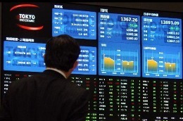 Quyết định giảm lãi suất về 0-0,1% và bơm thêm 60 tỷ USD vào thị trường mà Ngân hàng Trung ương Nhật (BoJ) đưa ra ngày hôm qua đã tạo sự hứng khởi cho thị trường toàn cầu.