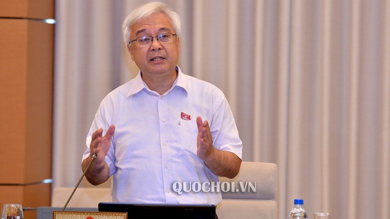 Chủ nhiệm Uỷ ban Văn hoá giáo dục thanh thiếu niên và nhi đồng của Quốc hội, ông  Phan Thanh Bình phát biểu tại phiên họp 