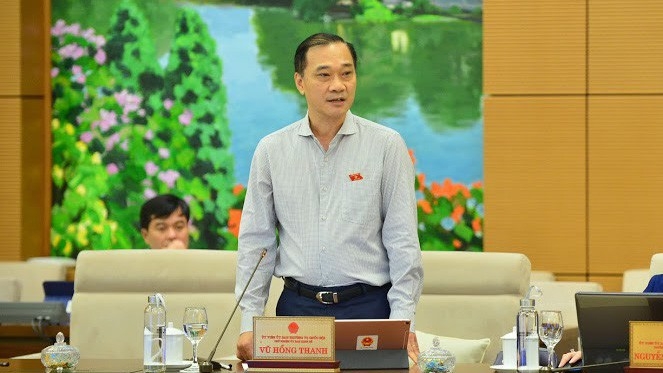 Chủ nhiệm Uỷ ban Kinh tế Vũ Hồng Thanh nêu quan điểm của cơ quan thẩm tra dự án luật 