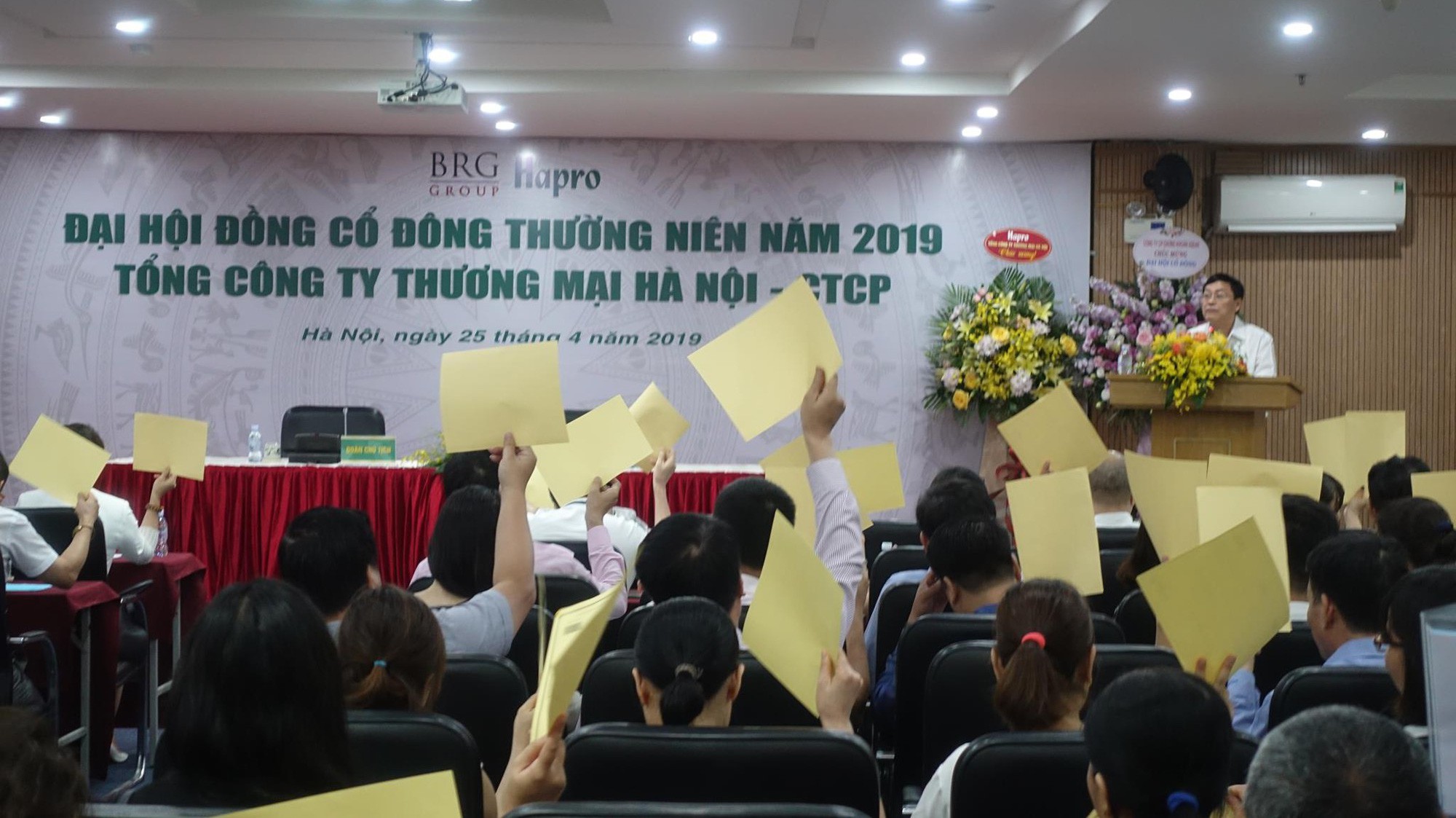 Cổ đông biểu quyết tại ĐHĐCĐ Hapro 2019