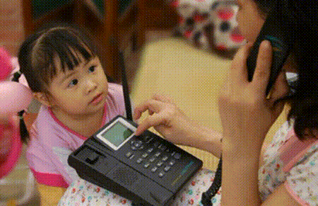 Trong khi số thuê bao điện thoại di động bắt đầu tăng tốc thì thuê bao cố định vẫn tiếp tục... lao dốc.