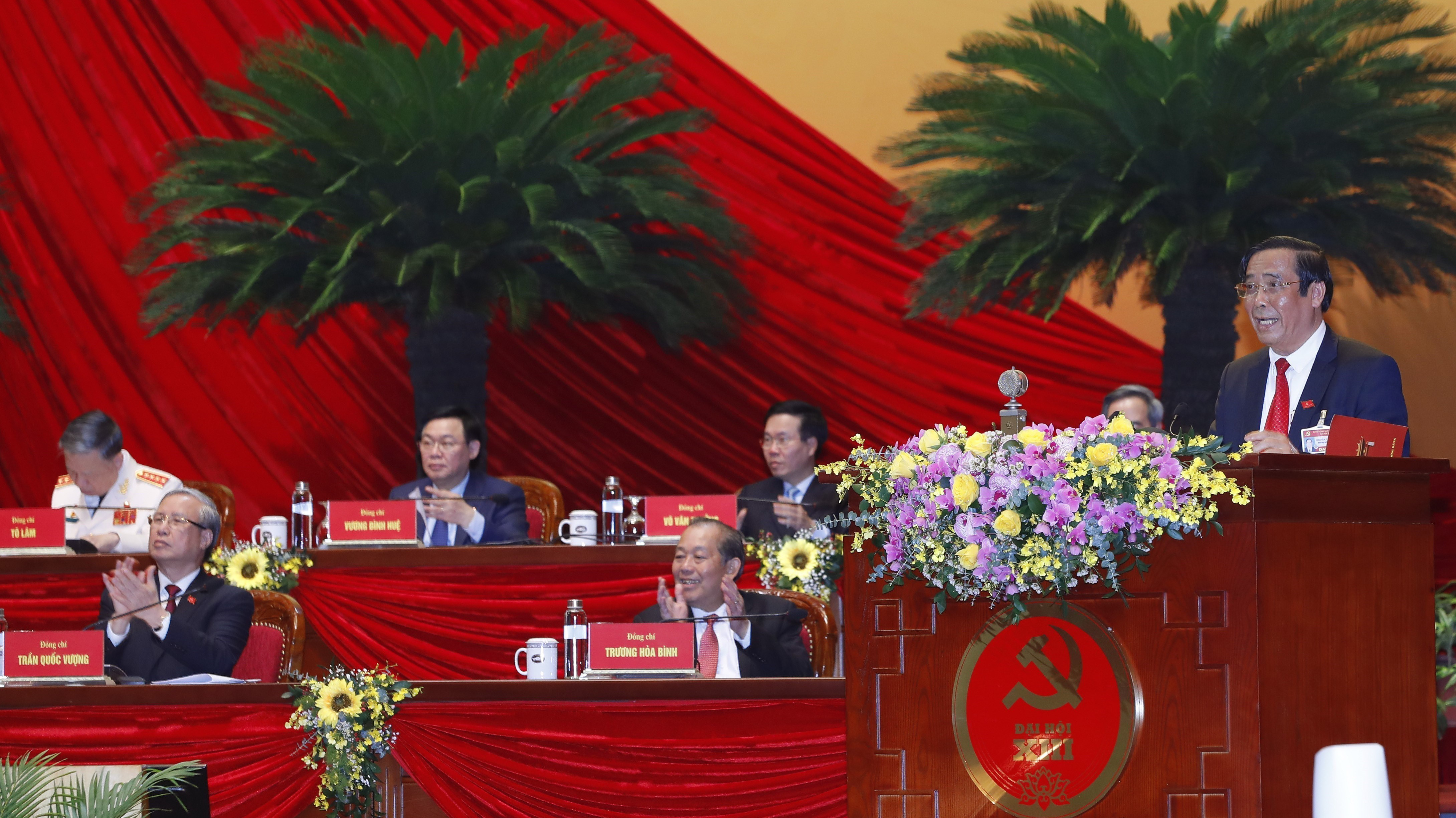 Đồng chí Nguyễn Thanh Bình, Phó Trưởng ban Thường trực Ban Tổ chức Trung ương khóa XII thay mặt Ban Kiểm phiếu Đại hội báo cáo kết quả bầu cử.