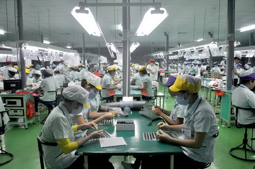 <span style="font-family: 'Times New Roman'; font-size: 14.6667px;">Lĩnh vực Công nghiệp chế biến, chế tạo là lĩnh vực thu hút được nhiều sự quan tâm của nhà đầu tư nước ngoài với 892 dự án đầu tư đăng ký mới.</span>