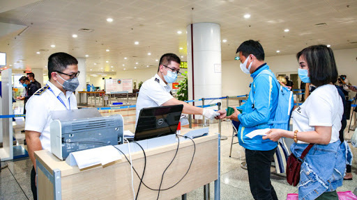 Kiểm soát chặt chẽ người nhập cảnh vào Việt Nam. Ảnh minh họa. 