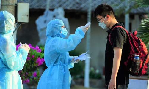 Thêm 4 ca nhập cảnh nhiễm Covid-19, có 2 người là chuyên gia Ấn Độ 