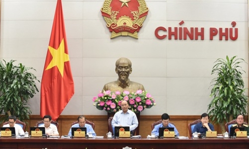 Giữ mục tiêu tăng trưởng 6,7% năm nay, đẩy mạnh thoái vốn Nhà nước