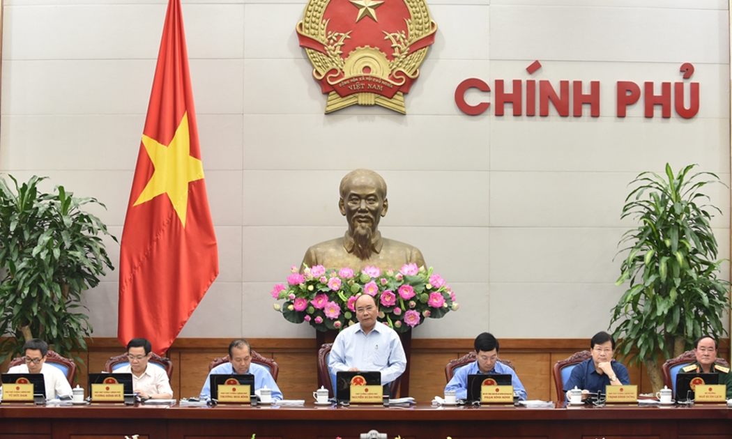 Thủ tướng Nguyễn Xuân Phúc cho rằng việc hoàn thiện các quy định về xử lý các tổ chức tín dụng yếu kém là rất cấp bách, nếu chậm trễ sẽ làm ảnh hưởng tới
 quá trình điều hành kinh tế - xã hội.