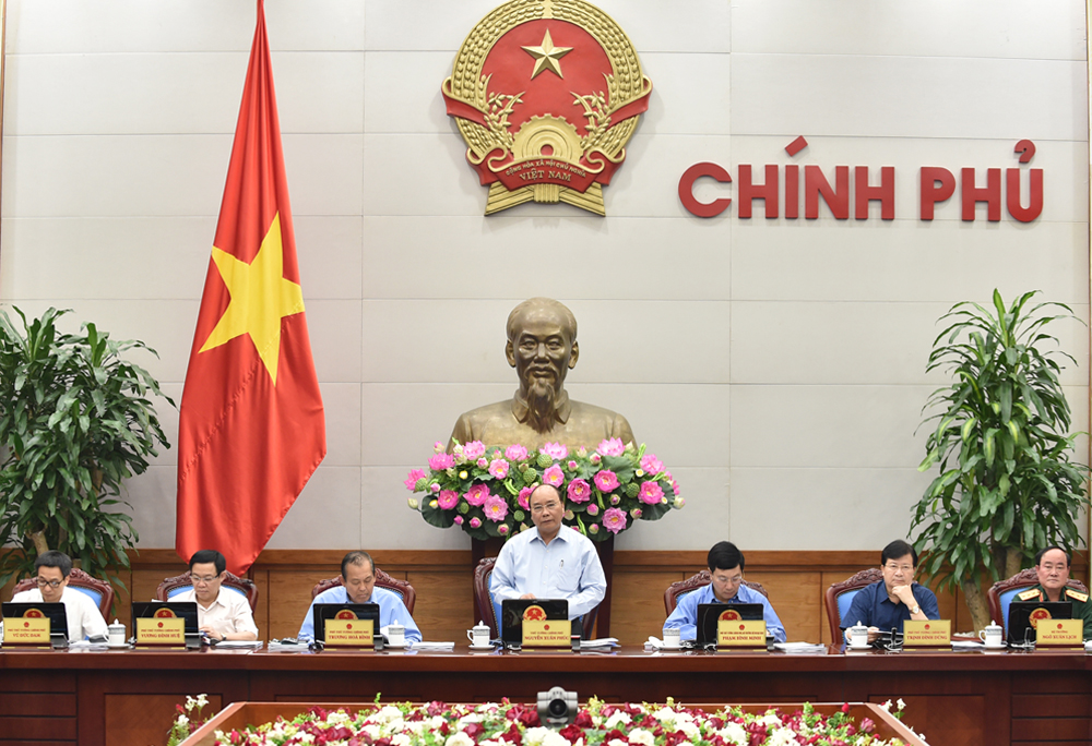 Thủ tướng Nguyễn Xuân Phúc cho rằng việc hoàn thiện các quy định về xử lý các tổ chức tín dụng yếu kém là rất cấp bách, nếu chậm trễ sẽ làm ảnh hưởng tới
 quá trình điều hành kinh tế - xã hội.