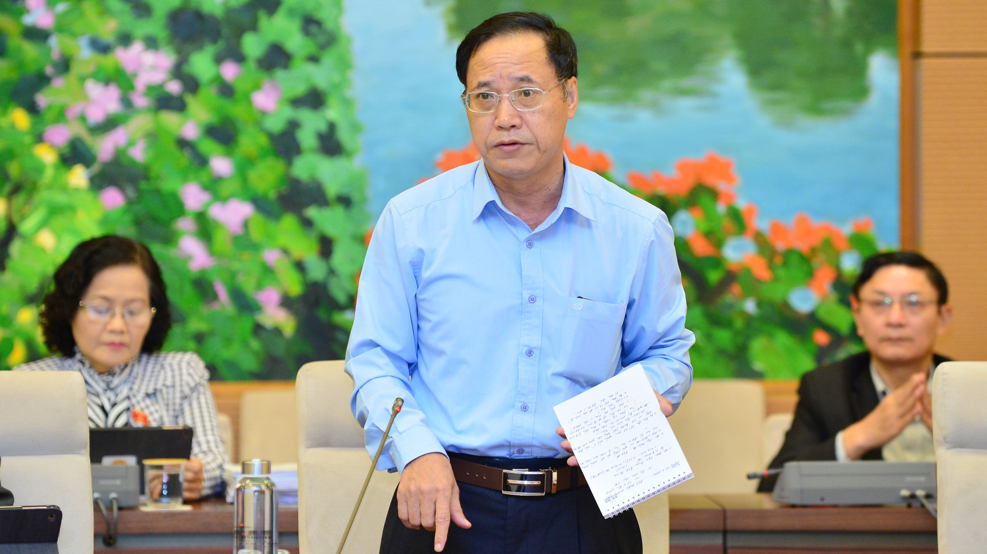 Đại biểu Nguyễn Mai Bộ phát biểu tại buổi làm việc - Ảnh: LH