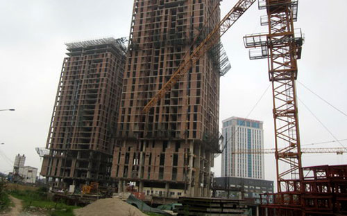 Tòa nhà CT101 dù được chủ đầu tư hứa bàn giao trong quý 1/2013, nhưng đến nay vẫn chưa hoàn thiện.<br>