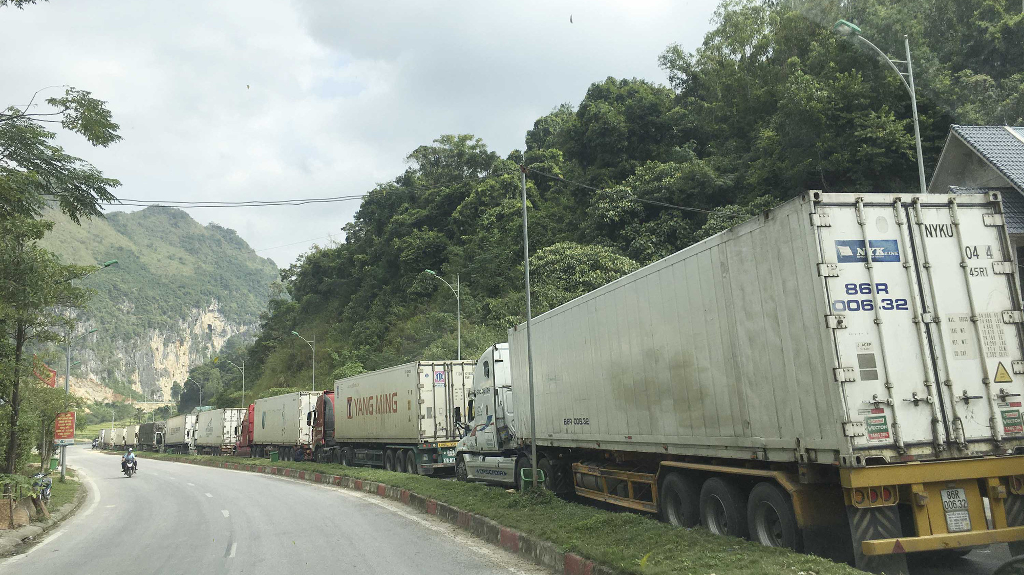 Trung Quốc đang tổ chức thực hiện các biện pháp kiểm soát hàng hóa từ Việt Nam xuất khẩu sang với yêu cầu nghiêm ngặt hơn.