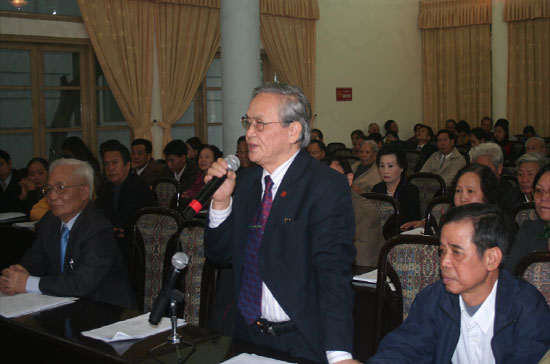 Cử tri Hà Nội góp ý về hoạt động của Quốc hội - Ảnh: CTV