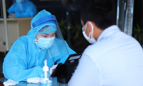 Nam thanh niên nhập cảnh trái phép về Tp.HCM và 9 người khác nhiễm Covid-19 