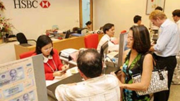 HSBC: USD còn mất giá so với VND