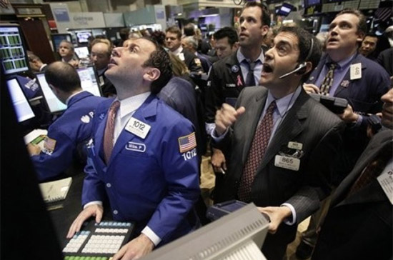 S&P 500 và Dow Jones đều đóng cửa trên đường trung bình động 14 ngày, dấu hiệu tăng giá trong ngắn hạn - Ảnh: AP.