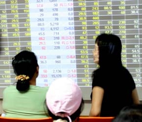 Khi công bố chỉ số P/E của các doanh nghiệp niêm yết hay chưa niêm yết ở nước ta, để khuyến cáo việc tăng giá nóng của cổ phiếu, cần lưu ý đến cách tính chỉ số này - Ảnh: Việt Tuấn.