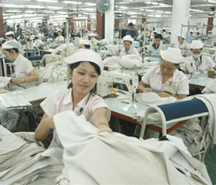 Hết tháng 7, toàn ngành dệt may mới xuất khẩu được trên 5 tỷ USD.  