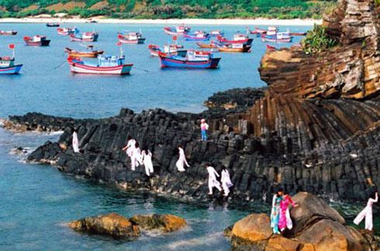 Gành Đá Dĩa, một thắng cảnh của Phú Yên, nơi tập đoàn Sama Dubai dự định mở một khu du lịch.