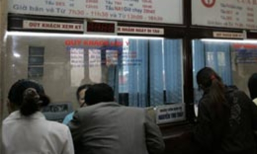 Khó mua vé tàu vào Nam sau tết