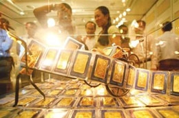 Tình trạng “mỏi tay điều chỉnh giá vàng” hiện không còn nữa, giá vàng được giữ khá ổn định.