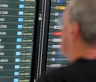 Tất cả các chuyến bay tới phi trường Suvarnabhumi đều bị hủy - Ảnh: EPA.