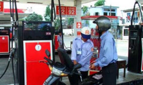 Tiếp tục tăng mức sử dụng quỹ bình ổn để giữ giá xăng dầu