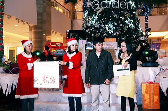 Nhiều khách hàng đã nhận giải thưởng trong khuôn khổ chương trình khuyến mại.