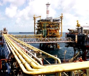 Theo nhiều dự báo, khai thác dầu và khí của Việt Nam sẽ tăng nhanh trong những năm tới.