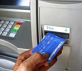 Việc nhiều ngân hàng tiếp tục đầu tư mạnh vào lĩnh vực thẻ sẽ khiến thị trường thẻ sẽ tiếp tục tăng trưởng ấn tượng trong thời gian tới.