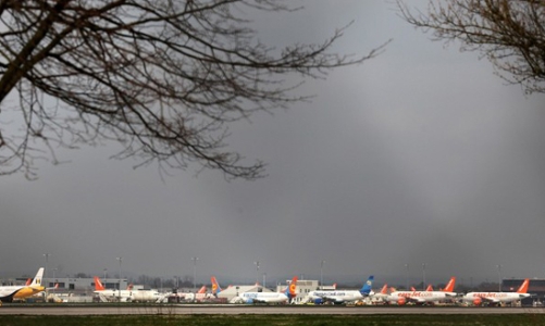 Châu Âu: Khách bay vạ vật chờ tan… bụi