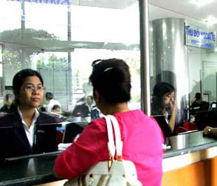 Khi xác định giá trị doanh nghiệp thì ngân hàng nhỏ bao giờ cũng bị định giá thấp hơn và cổ đông các ngân hàng nhỏ không bao giờ thích thú chuyện này.