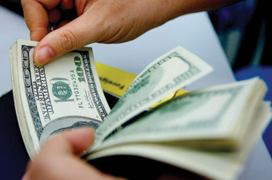 Mất cân đối quá lớn giữa tăng trưởng huy động và cho vay ngoại tệ đang thể hiện rõ.