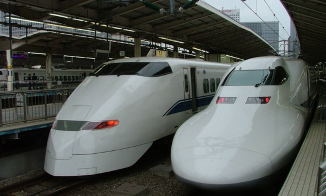 Tàu cao tốc Shinkansen ở Nhật Bản.