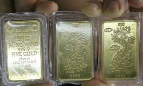 Giá vàng, giá dầu đồng loạt lao dốc