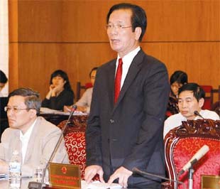 Bộ trưởng Võ Hồng Phúc trả lời chất vấn trước Ủy ban Thường vụ Quốc hội ngày 20/3 - Ảnh: TP.