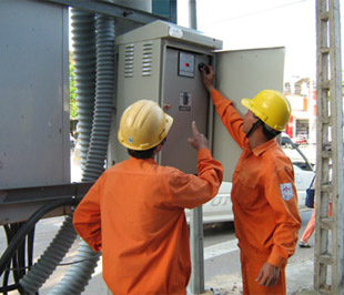 Năm 2009,  EVN phấn đấu đưa vào vận hành 9 công trình nguồn điện với tổng công suất 2.696 MW.