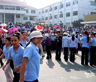 Người lao động tham gia bảo hiểm thất nghiệp là công dân Việt Nam, có hợp đồng lao động từ 12 đến 36 tháng hoặc không xác định thời hạn.