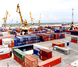 Mức nhập siêu cả năm nay được cảnh báo sẽ cao hơn mức nhập siêu kỷ lục của cả năm trước.