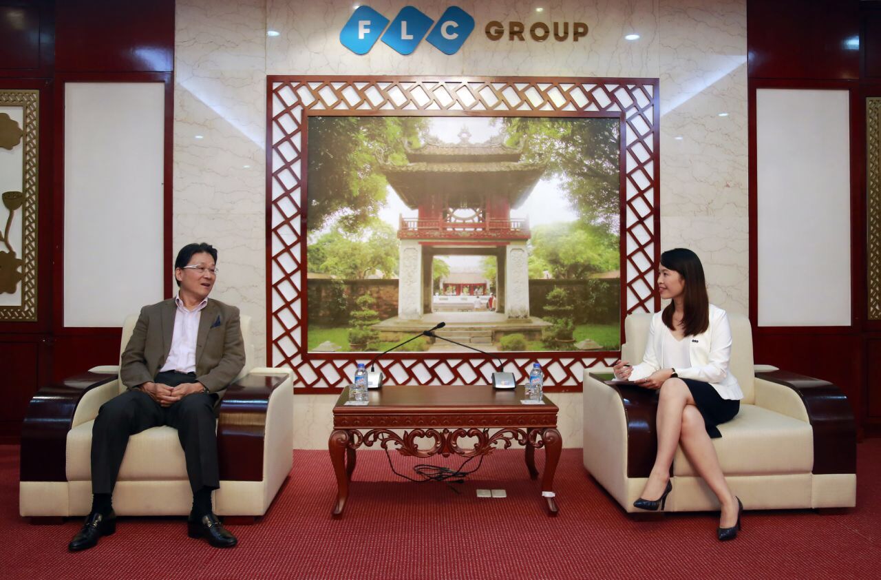 Nguyên Đại sứ Nhật Bản tại Việt Nam Norio Hattori trong một buổi làm việc với lãnh đạo Tập đoàn FLC.