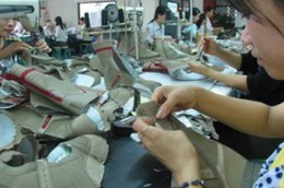 "Đề xuất tiếp tục áp các biện pháp chống bán phá giá lên các sản phẩm da giày của Việt Nam trong 15 tháng nữa là đi ngược lại với lợi ích các doanh nghiệp châu Âu ở Việt Nam, không thỏa đáng với Việt Nam"