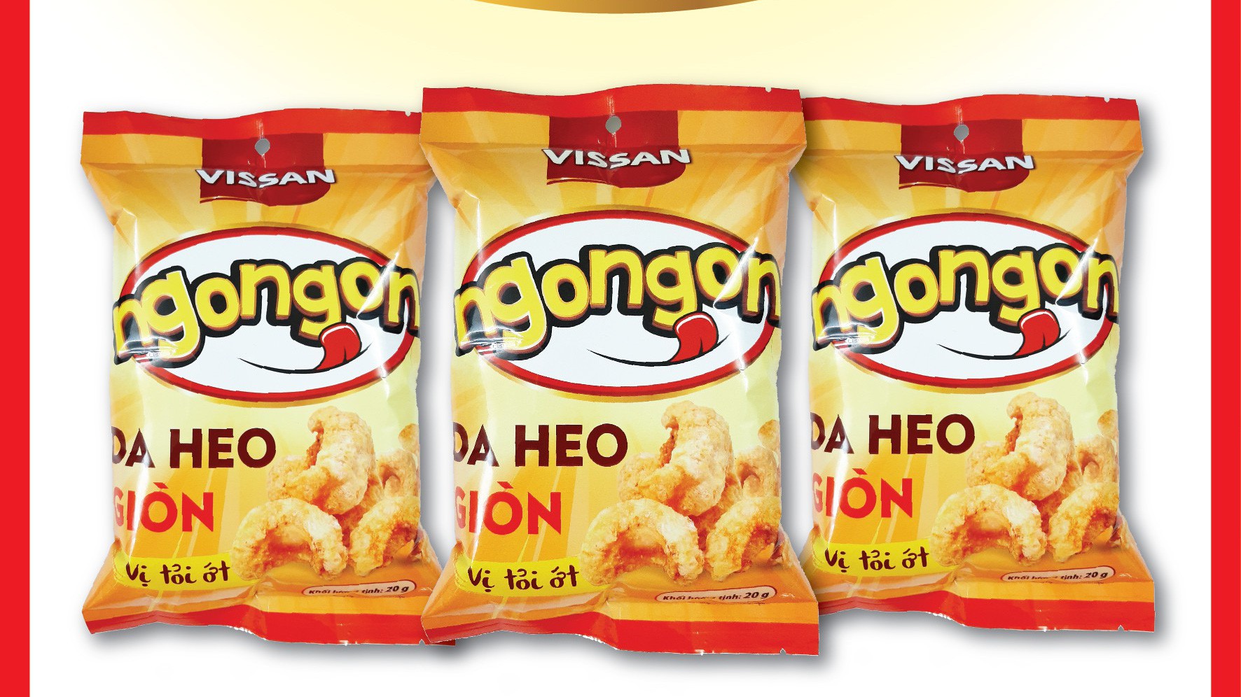 Giò lụa Hương Quê được làm từ thịt heo tươi kết hợp cùng những gia vị thơm ngon đặc trưng mang đến hương vị đậm đà cho món ăn.