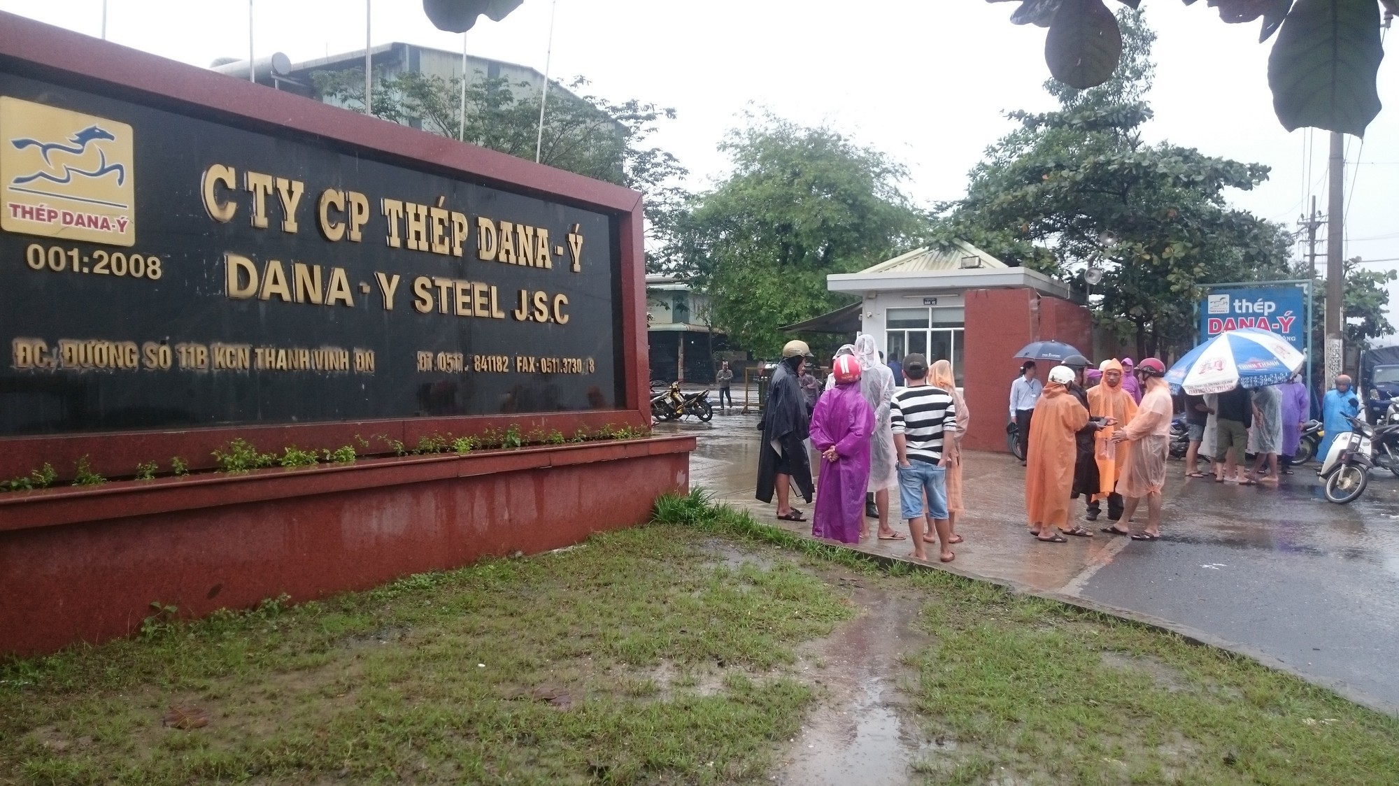 Công ty Cổ phần Thép Dana - Ý  bị phạt gần 400 triệu đồng vì gây ô nhiễm môi trường.