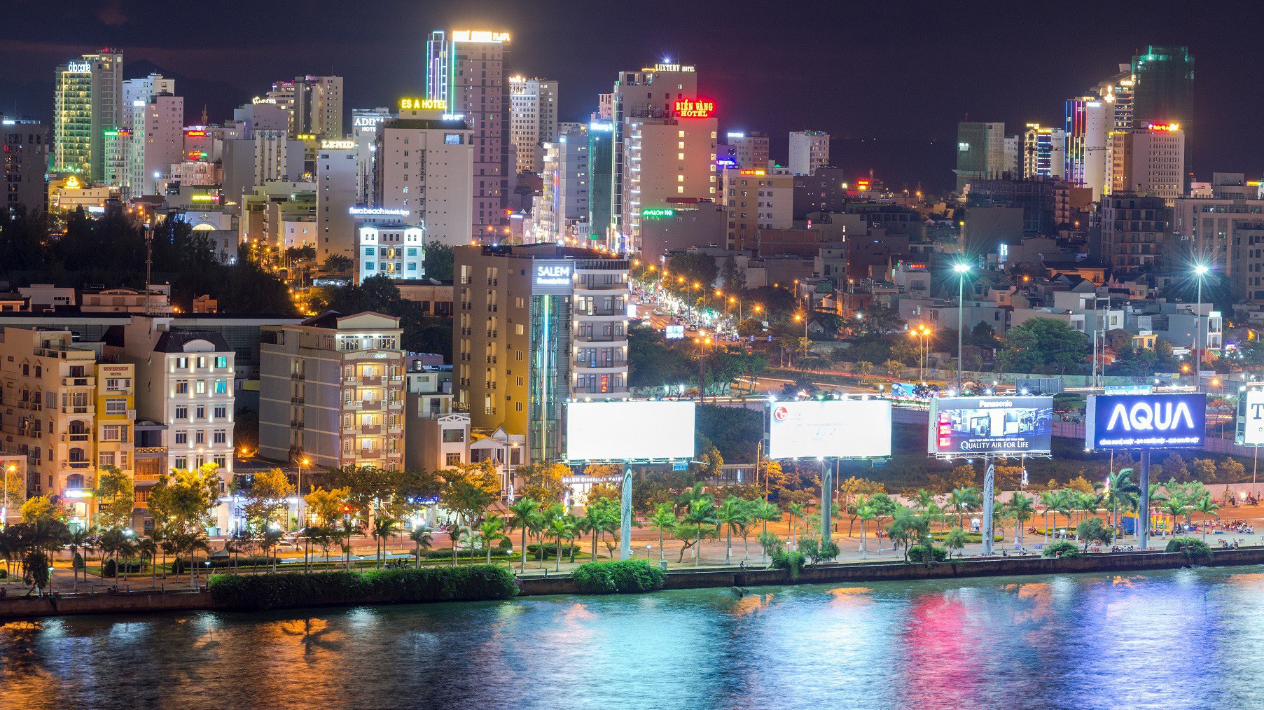 Xu hướng hiện nay chính là tìm kiếm nhà phố bên đường lớn, cận sông, gần biển ở các khu vực trung tâm mới.