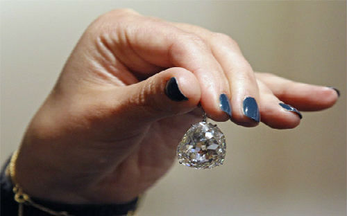 Đá quý, kim loại quý và sản phẩm của Việt Nam đã có mặt tại 14 quốc gia trên thế giới, những thị trường xuất khẩu chủ yếu gồm Thụy Sỹ, Hoa Kỳ, UAE, Nhật Bản, Pháp, Hàn Quốc… - Ảnh minh hoạ.<br>