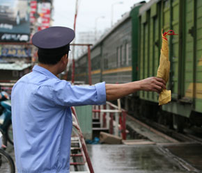 Lượng khách hàng đi tàu được đánh giá là thường không ổn định, khi hay tăng đột biến vào các dịp lễ, tết nhưng sau đó lại giảm nhanh chóng.