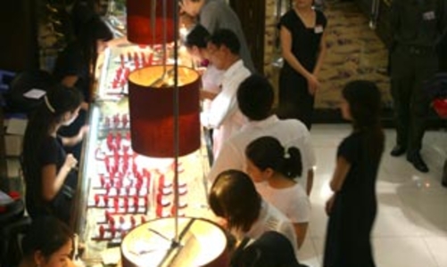 Vàng, dầu ào ào giảm giá, USD phục hồi mạnh