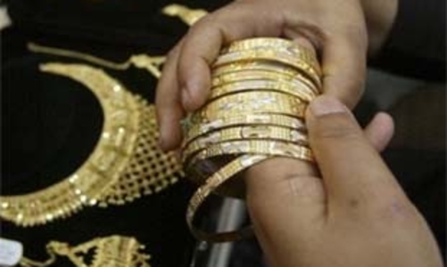 Giá vàng lùi bước, giá dầu phục hồi mạnh, giá USD trong nước tăng vọt